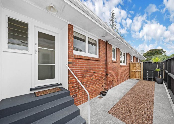  at 1/104 Titirangi Road, New Lynn, Waitakere City, Auckland