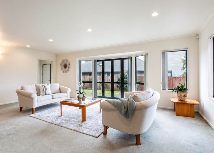  at 2/6 Wairere Road, Torbay, North Shore City, Auckland