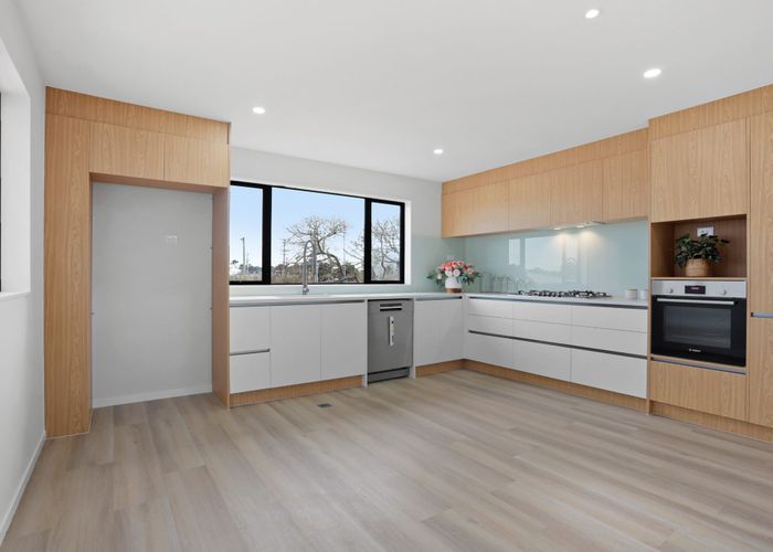  at 2/684 Te Atatu Road, Te Atatu Peninsula, Waitakere City, Auckland