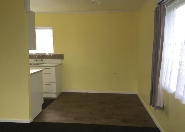  at 8d Oratu Place, Manurewa, Manukau City, Auckland