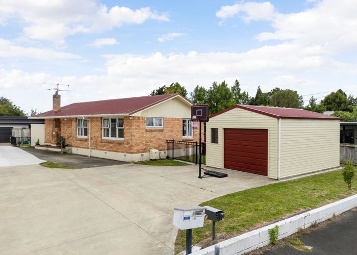  at 1/19 Greta Street, Glenview, Hamilton
