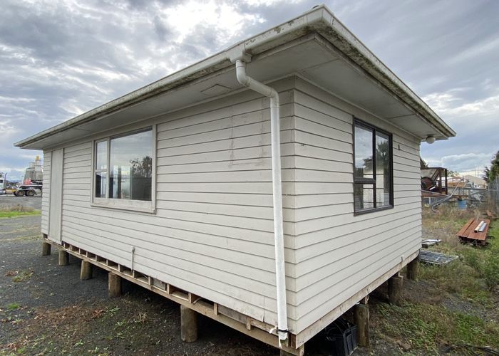  at Ngatea, Hauraki, Waikato