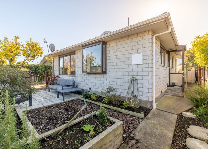  at 1/40 Sarabande Avenue, Redwood, Christchurch City, Canterbury