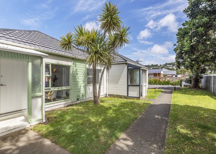  at 2/102 Endeavour Street, Lyall Bay, Wellington, Wellington