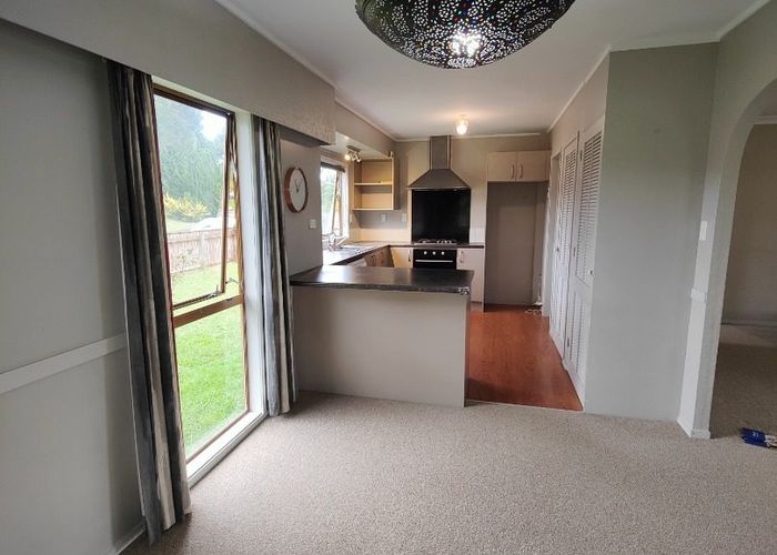  at 4 Derrimore Heights, Clover Park, Auckland
