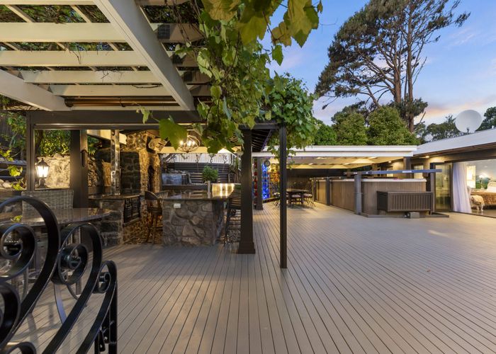  at 36 Glen Vista Place, Bayview, Auckland