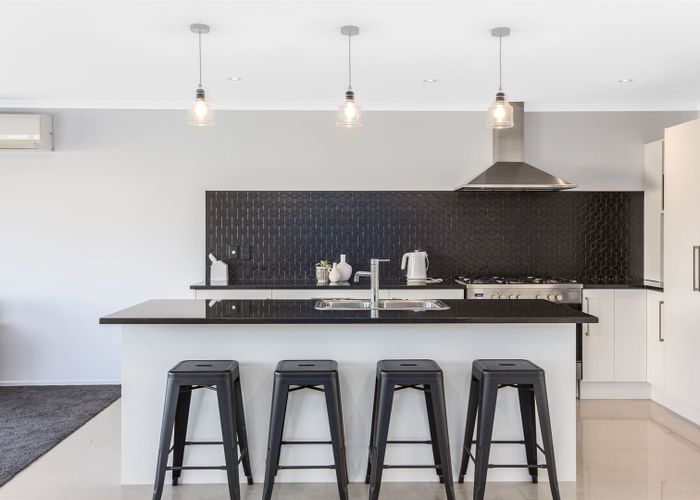  at 7 Paparoa Crescent, Aotea, Porirua