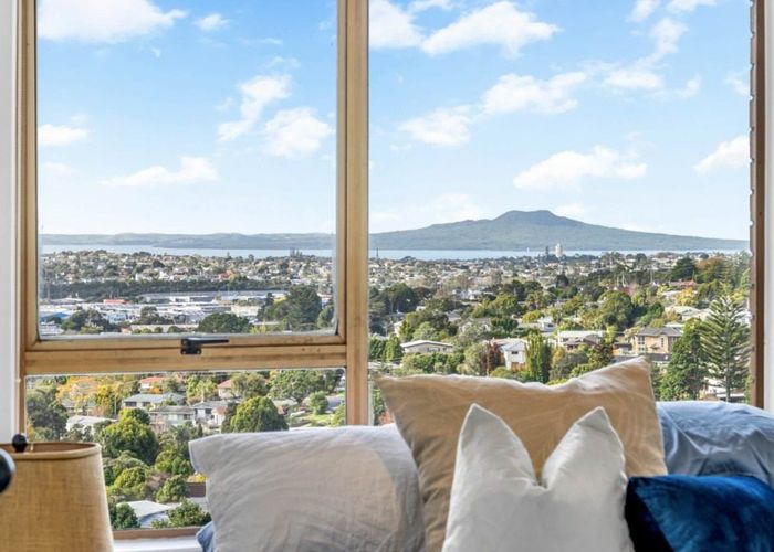  at 611b Glenfield Road, Glenfield, North Shore City, Auckland
