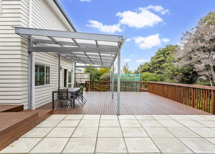  at 18 McCahon Place, Titirangi, Waitakere City, Auckland
