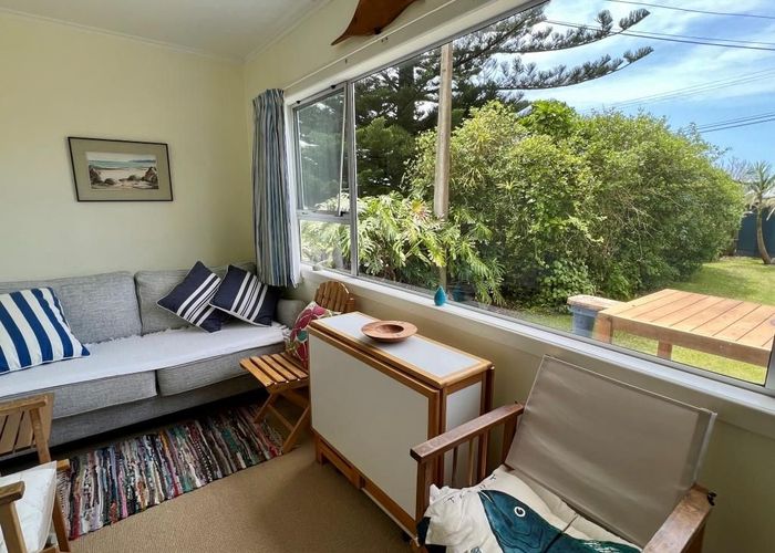 at 221 Oakura Road, Ōakura, Hikurangi