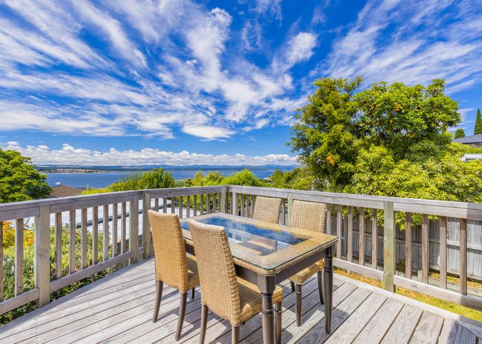  at 1/17 Besley Place, Acacia Bay, Taupō