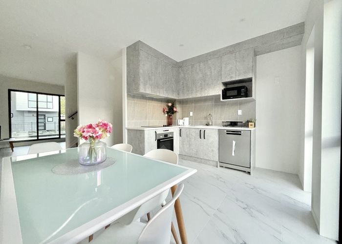  at 12 Fantail Place, Avondale, Auckland