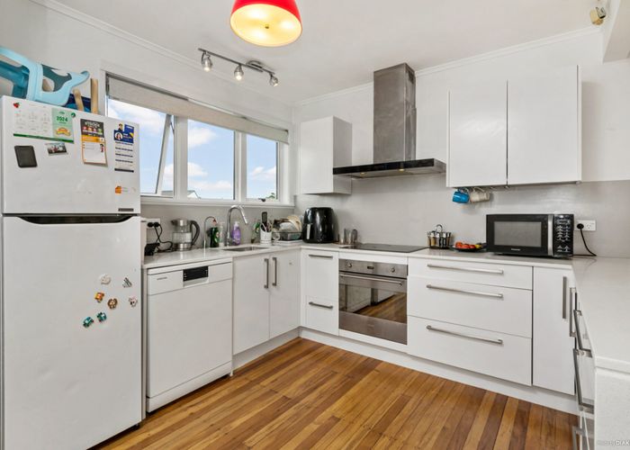  at 1/662 East Coast Road, Pinehill, North Shore City, Auckland