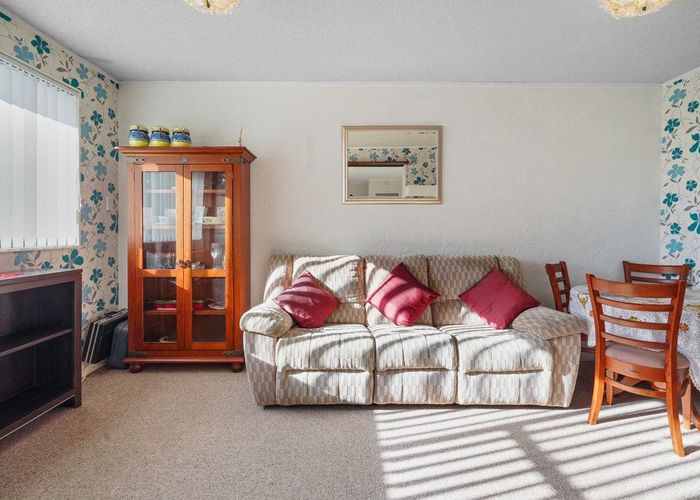  at 14 Leslie Place, Deanwell, Hamilton