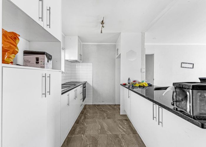  at 2/6 Trounson Avenue, Clendon Park, Manukau City, Auckland