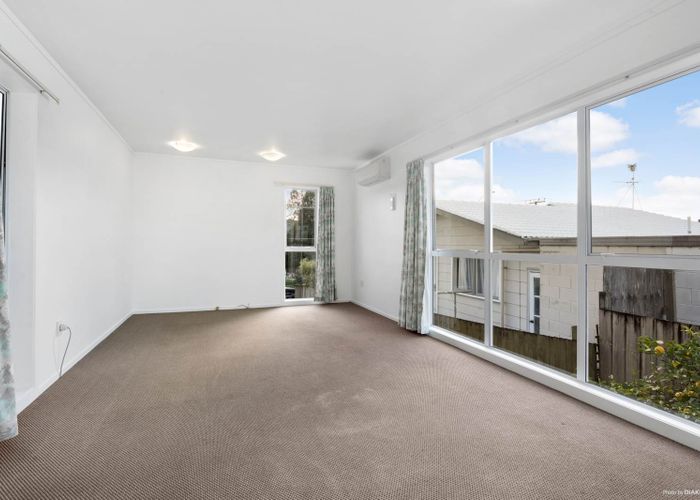  at 2/91 Diana Drive, Glenfield, Auckland