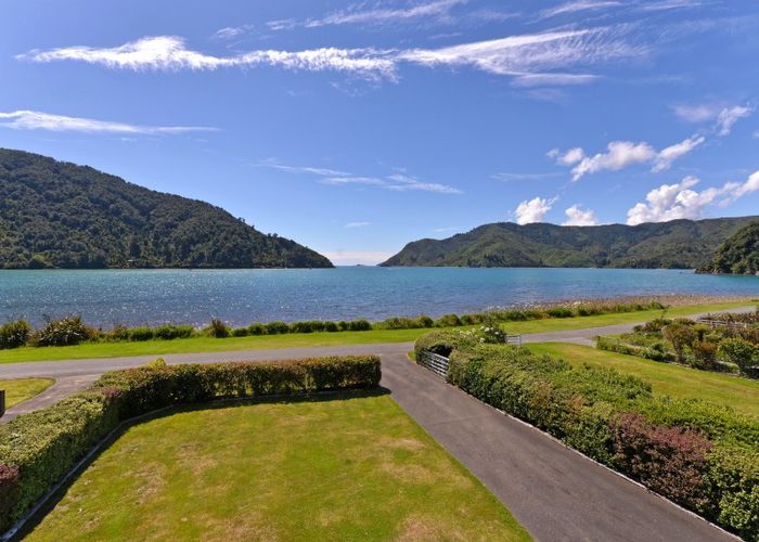  at 21 The Parade, French Pass