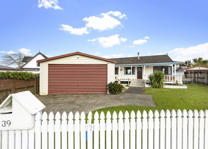  at 39 Redlands Grove, Swanson, Waitakere City, Auckland