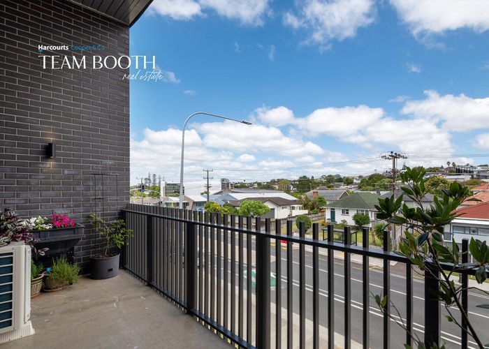  at 202/165 Lake Road, Northcote, Auckland