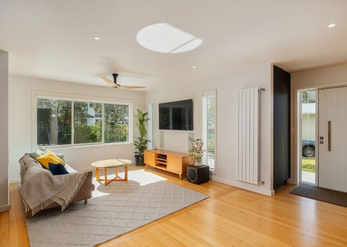 at 11 Westbourne Road, Murrays Bay, Auckland