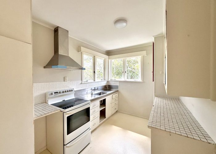  at 26 Tiroroa Avenue, Te Atatu South, Waitakere City, Auckland