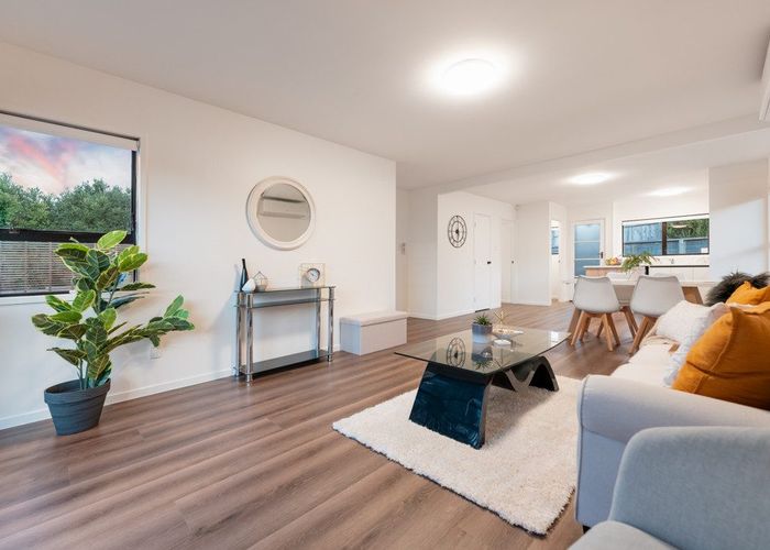  at 2/17 Landsdale Place, Massey, Waitakere City, Auckland