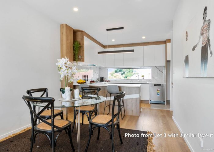  at 8/26 Buscomb Avenue, Henderson, Waitakere City, Auckland