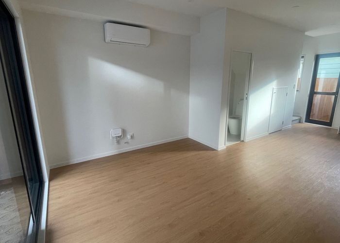  at 4/18 Dellwood Avenue, Henderson, Waitakere City, Auckland
