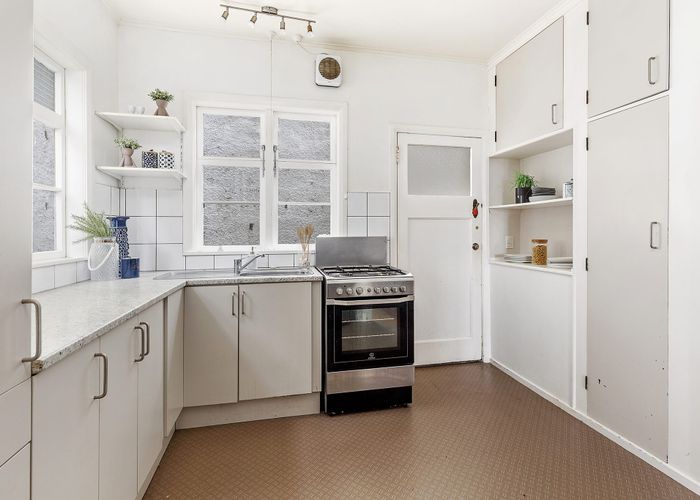  at 92 Sutherland Road, Melrose, Wellington