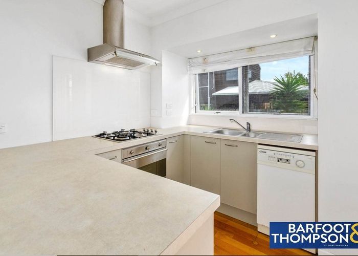  at 6/112 East Coast Road, Forrest Hill, North Shore City, Auckland