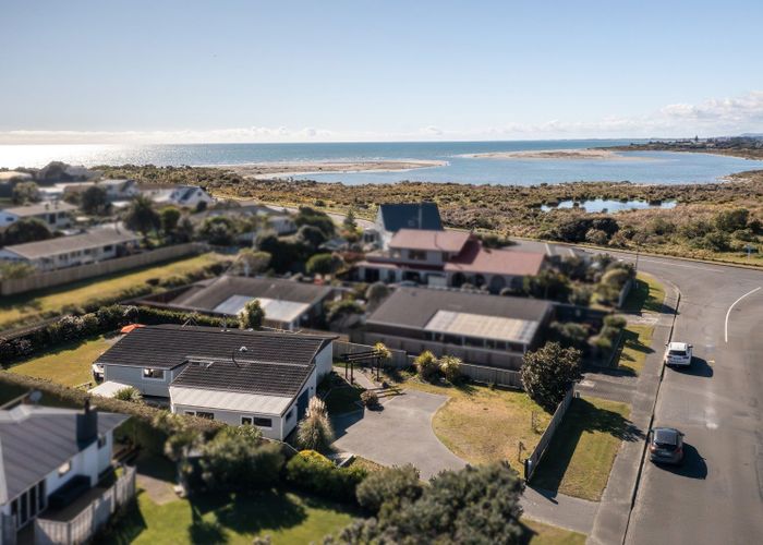  at 11 Hadfield Place, Paraparaumu Beach, Kapiti Coast, Wellington