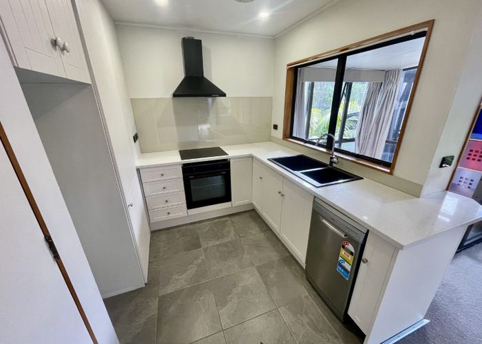  at 1/62 Wairoa Road, Narrow Neck, Auckland
