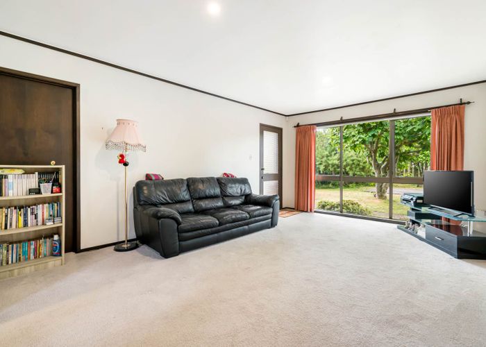  at 2/5 Colleen Norma Place, Half Moon Bay, Auckland