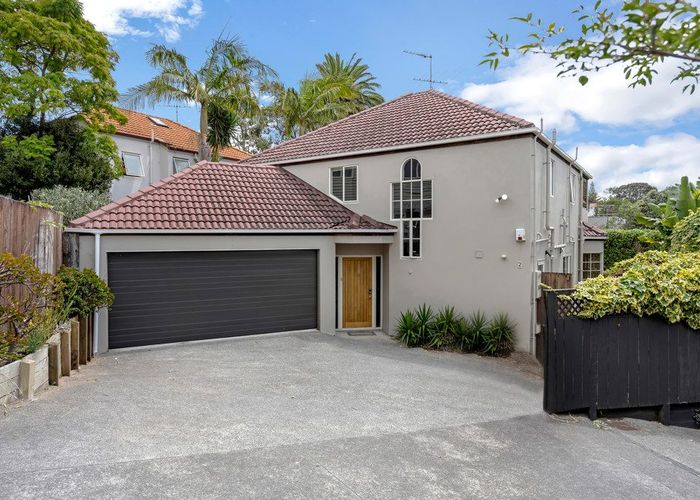  at 2/19 Rodney Road, Northcote Point, Auckland