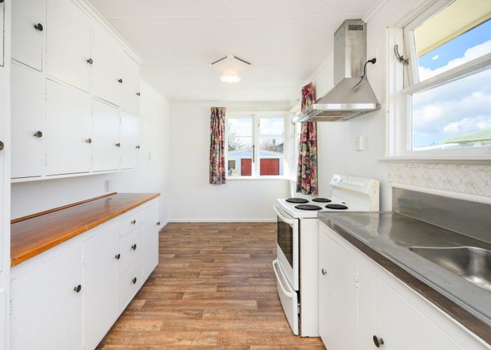  at 3 Forth Terrace, Roslyn, Palmerston North, Manawatu / Whanganui