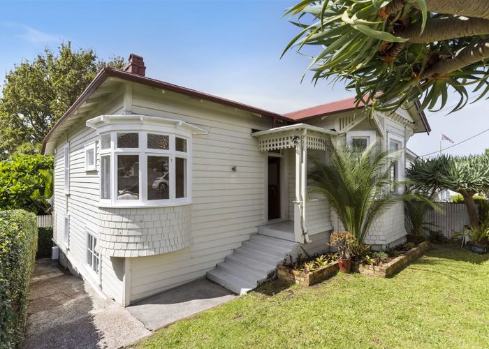  at 30 Rutland Road, Stanley Point, Auckland