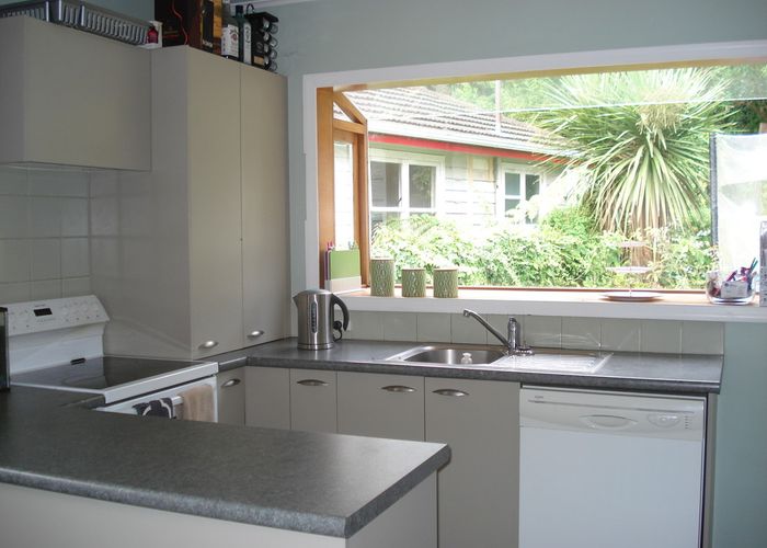  at 32 Kiwi Crescent, Tawa, Wellington