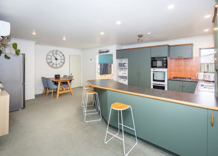  at 12 Hastings Place, Hamilton Lake, Hamilton