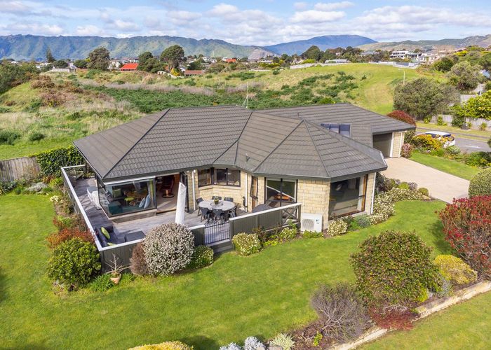  at 11 Barrett Drive, Waikanae Beach, Waikanae