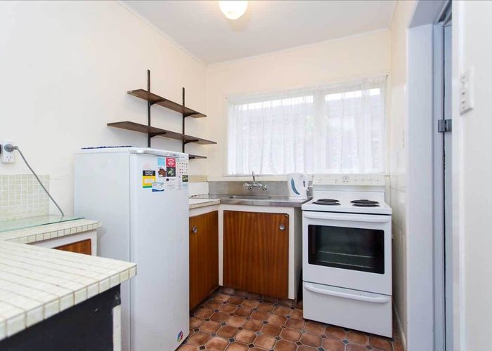  at 1/12 Seaforth Avenue, Mangere Bridge, Manukau City, Auckland