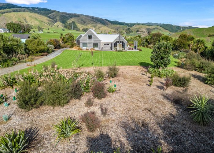  at 48 Mountain View Drive, Manakau