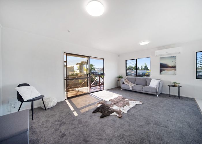 at 1/31 Shifnal Drive, Randwick Park, Manukau City, Auckland