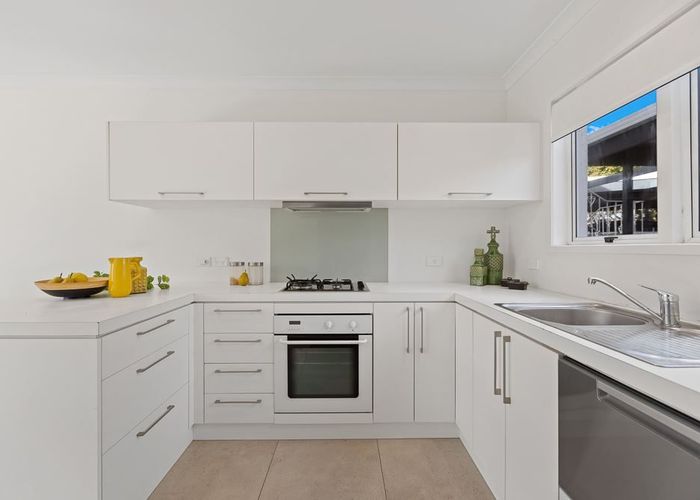  at 2/133 Shakespeare Road, Milford, Auckland