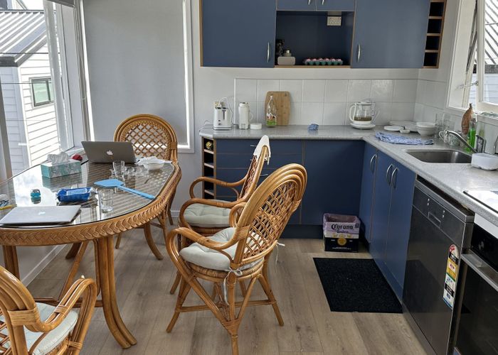  at 2/8 Raeben Avenue, Hillcrest, Auckland