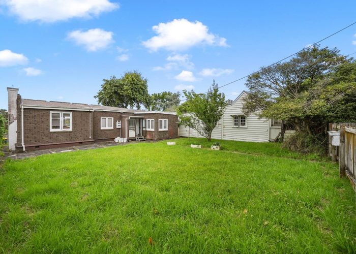  at 27 Seabrook Avenue, New Lynn, Waitakere City, Auckland