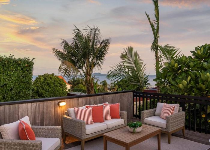  at 2/7 Orchard Road, Browns Bay, Auckland