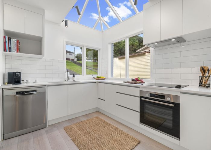  at 226 East Coast Road, Forrest Hill, North Shore City, Auckland