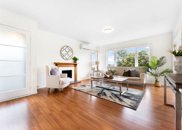  at 4 Kirrie Avenue, Te Atatu South, Waitakere City, Auckland