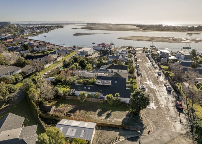  at 10 Cliff Street, Moncks Bay, Christchurch