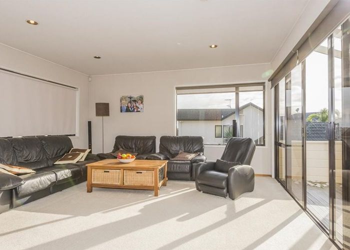  at 15A Gillard Place, Eastern Beach, Manukau City, Auckland